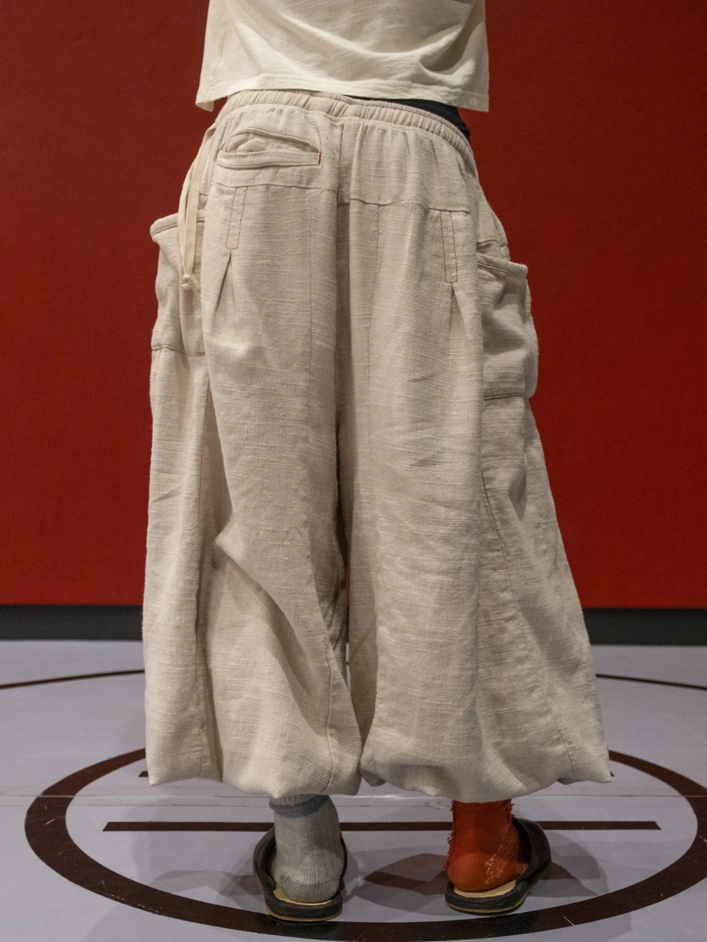 16-PANEL FLAX PLEATED WIDE-LEG PANTS | WASHED BLACK