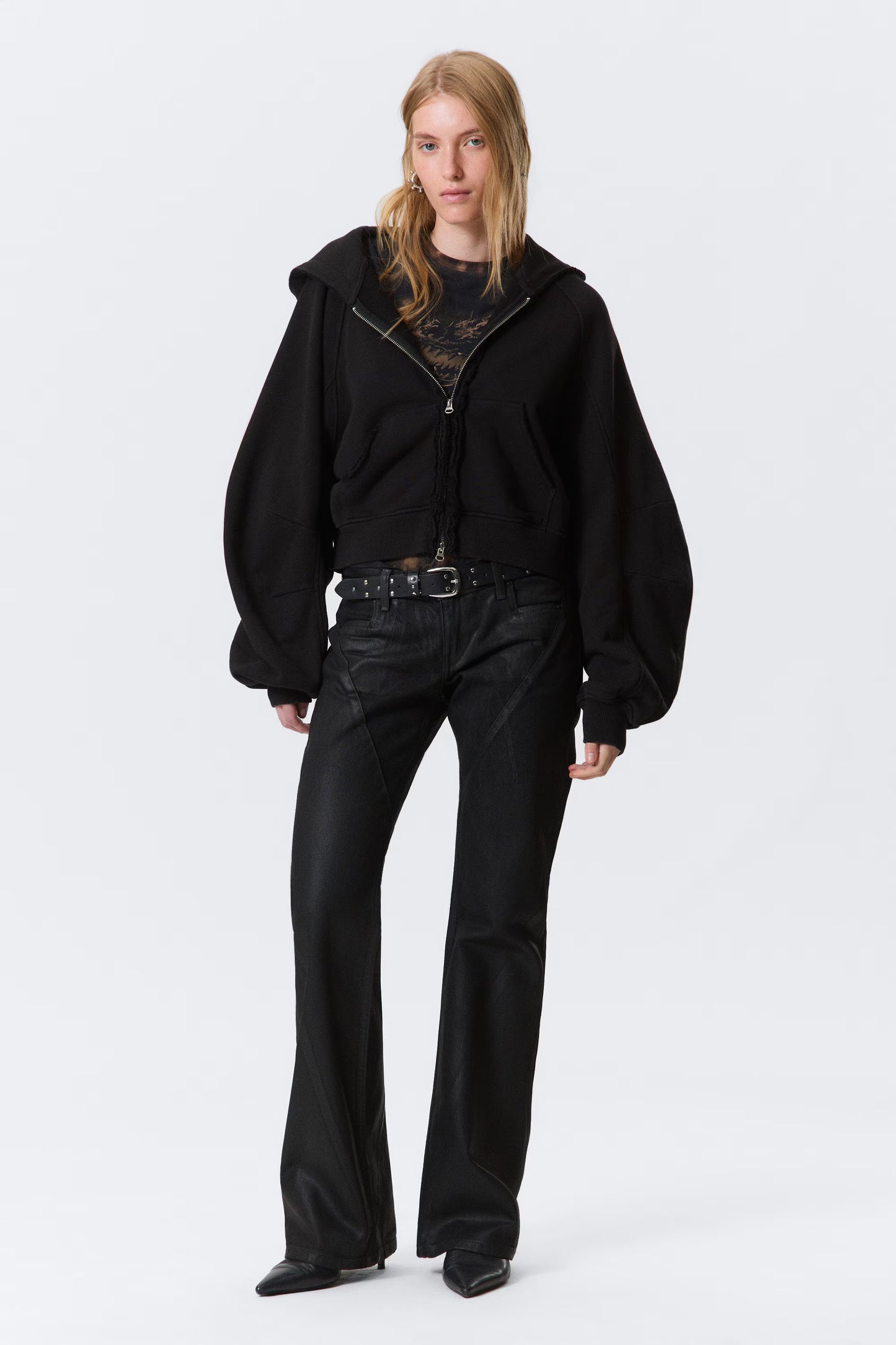 LOW RISE SLIM BOOTCUT LEG JEANS