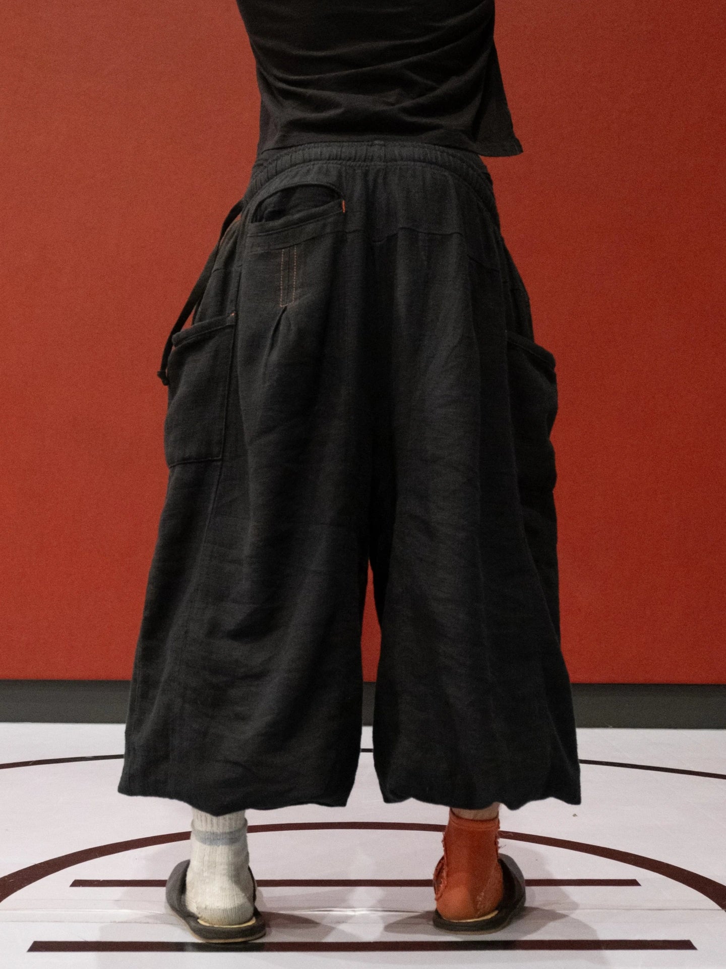 16-PANEL FLAX PLEATED WIDE-LEG PANTS | WASHED BLACK