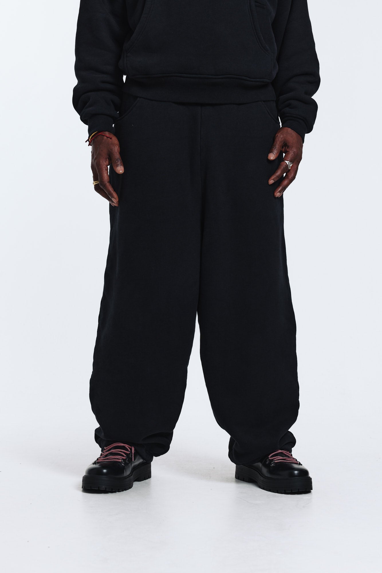 550 GSM COZY SWEATS | BLACK