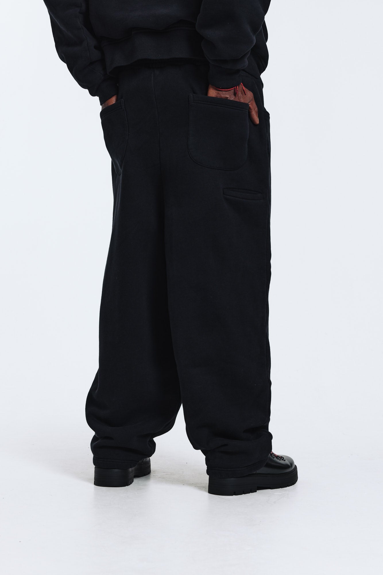 550 GSM COZY SWEATS | BLACK