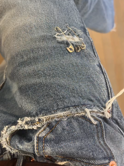 DISTRESSED DENIM
