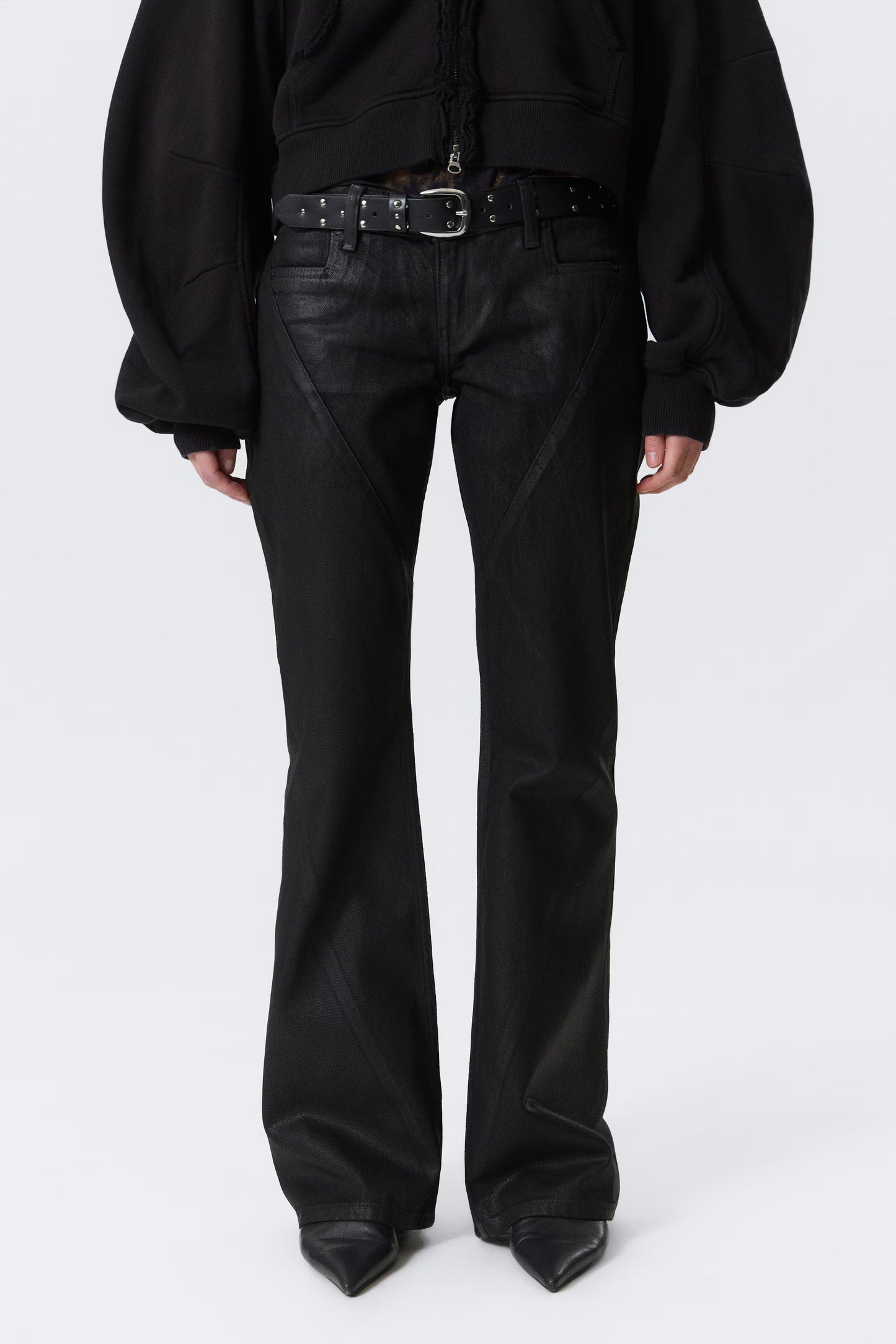 LOW RISE SLIM BOOTCUT LEG JEANS